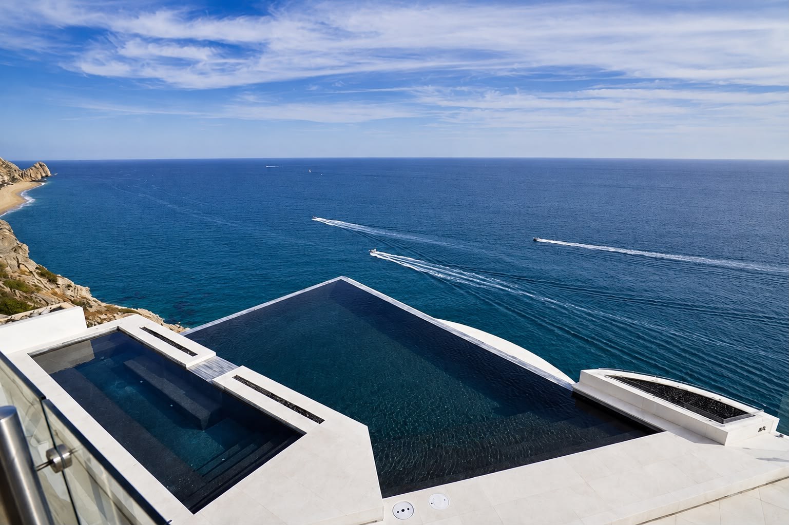 Villa Lands End infinity pool overlooking Land's End in Pedregal — Pedregal pool cleaner and pool cleaning Pedregal